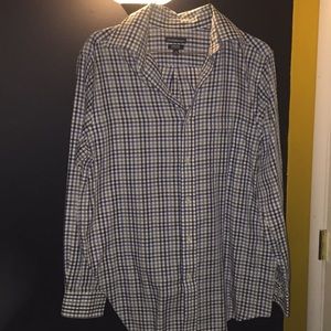 Collard long sleeved dress shirt.